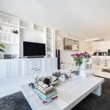 Venta de apartamento en planta media en Puerto Banús