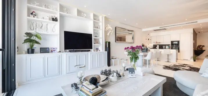 Venta de apartamento en planta media en Puerto Banús 0