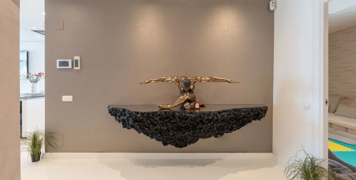 Venta de apartamento en planta media en Puerto Banús 5