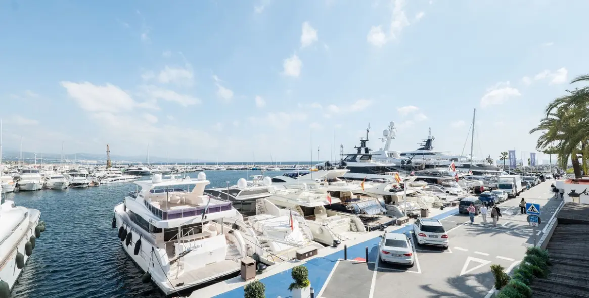 Venta de apartamento en planta media en Puerto Banús 8