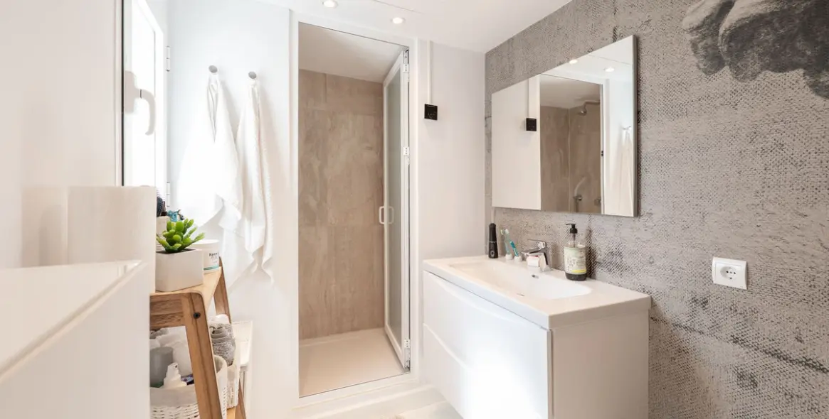 Venta de apartamento en planta media en Puerto Banús 14