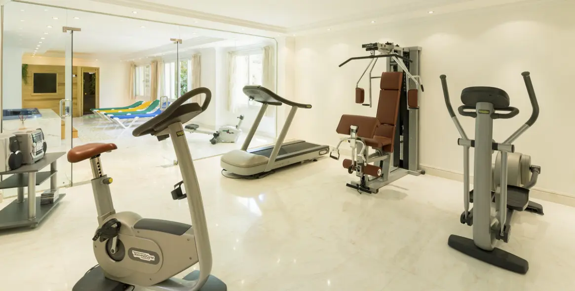 Venta de villa independiente en Sierra Blanca 18