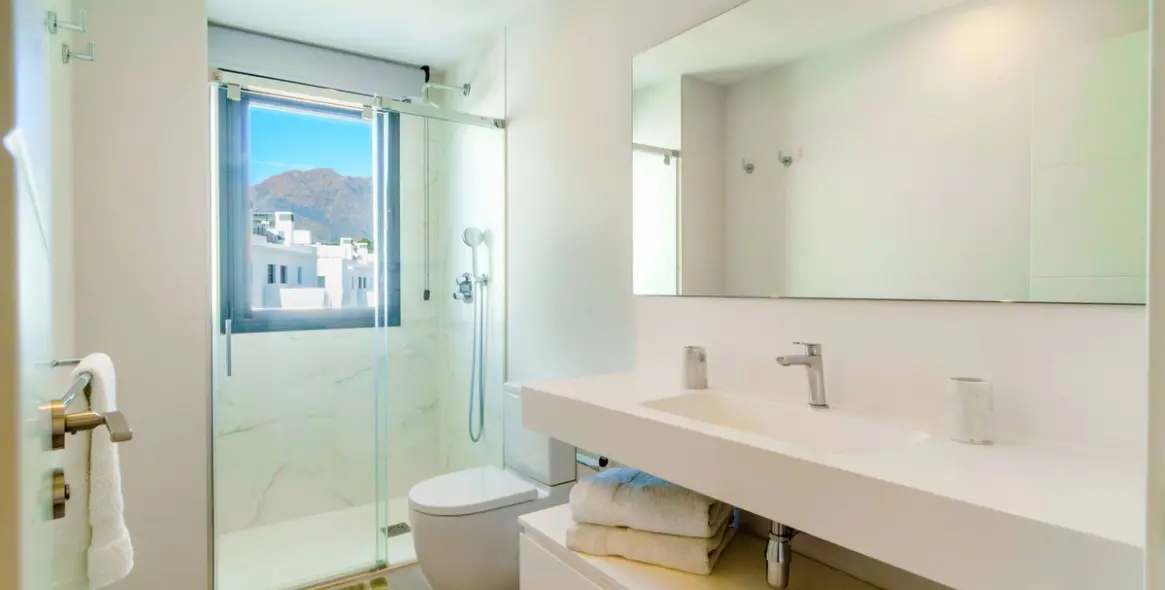Sale of penthouse in Estepona 23