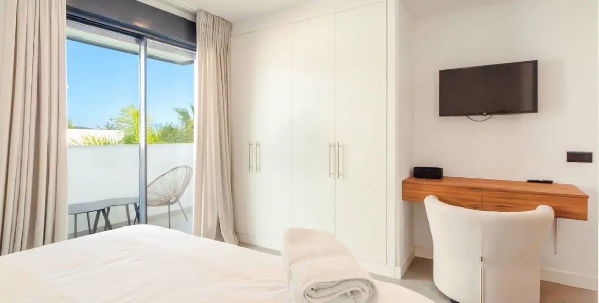 Sale of penthouse in Estepona 25