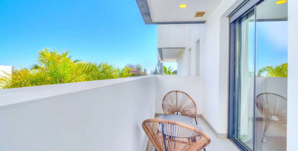 Sale of penthouse in Estepona 28