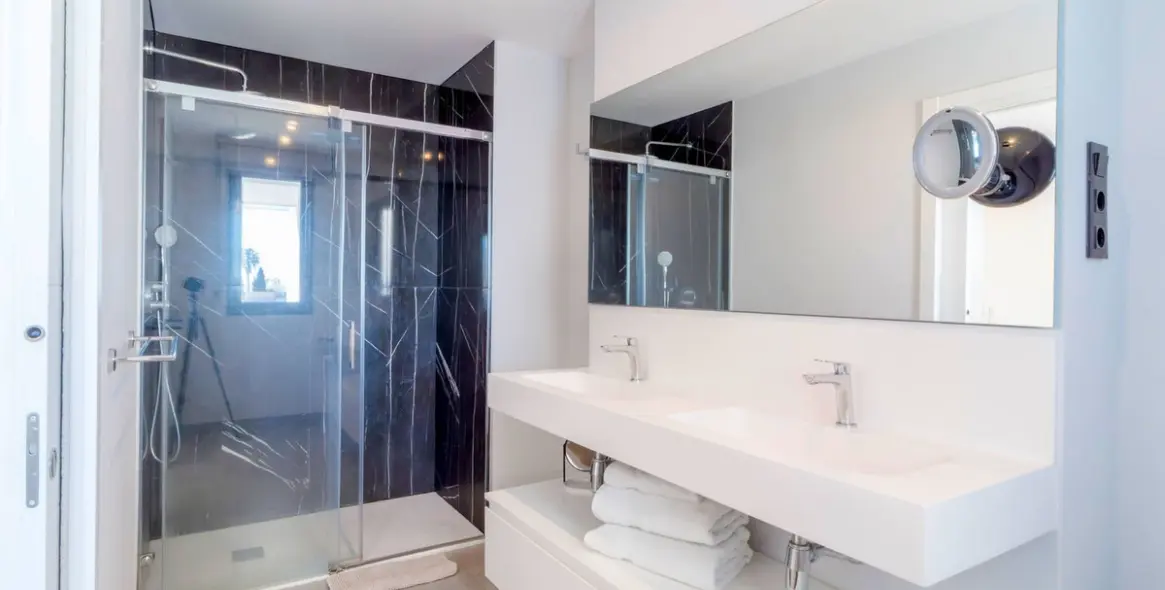 Sale of penthouse in Estepona 31
