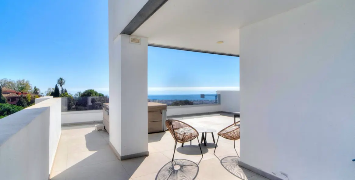 Sale of penthouse in Estepona 34