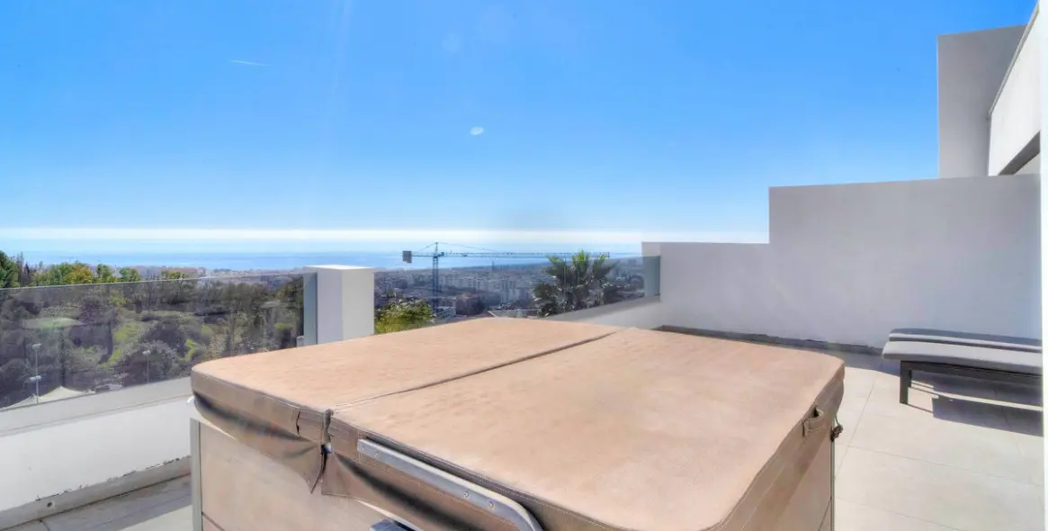 Sale of penthouse in Estepona 35