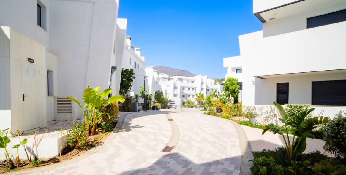 Sale of penthouse in Estepona 38