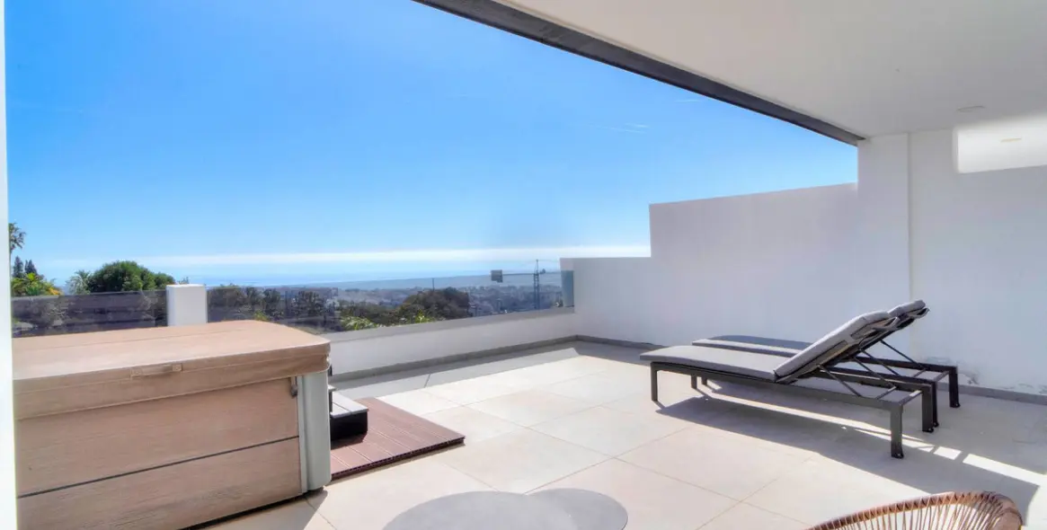 Sale of penthouse in Estepona 40