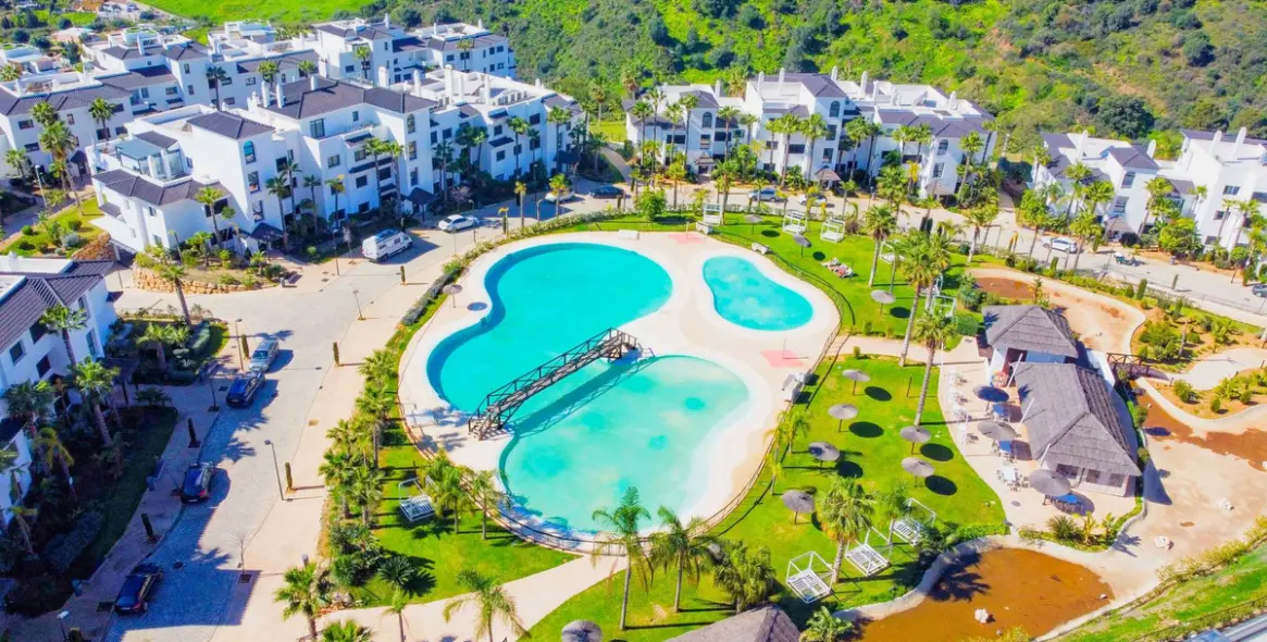 Sale of penthouse in Estepona 43