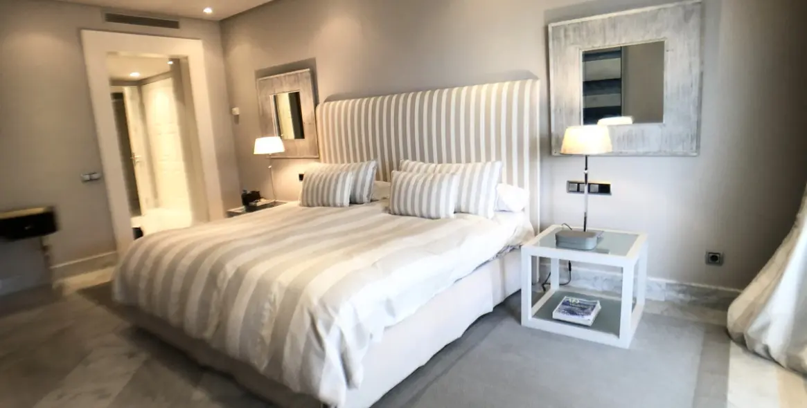 Долгосрочная аренда апартаментов на среднем этаже в Los Monteros 3