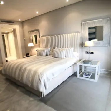 Долгосрочная аренда апартаментов на среднем этаже в Los Monteros