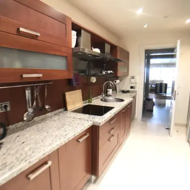 Долгосрочная аренда апартаментов на среднем этаже в Los Monteros