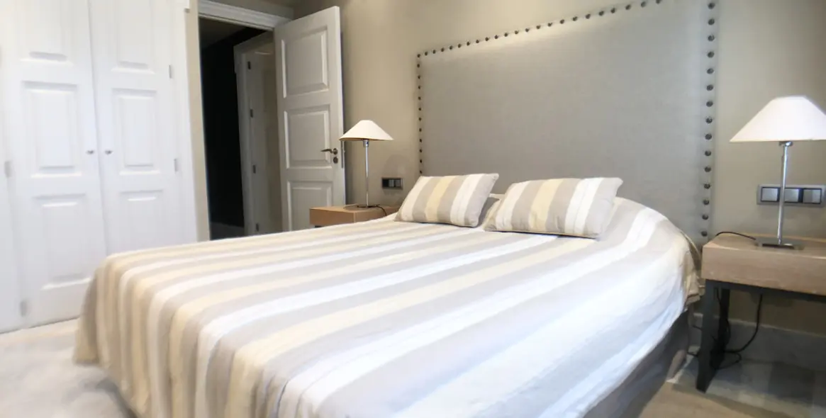 Долгосрочная аренда апартаментов на среднем этаже в Los Monteros 9