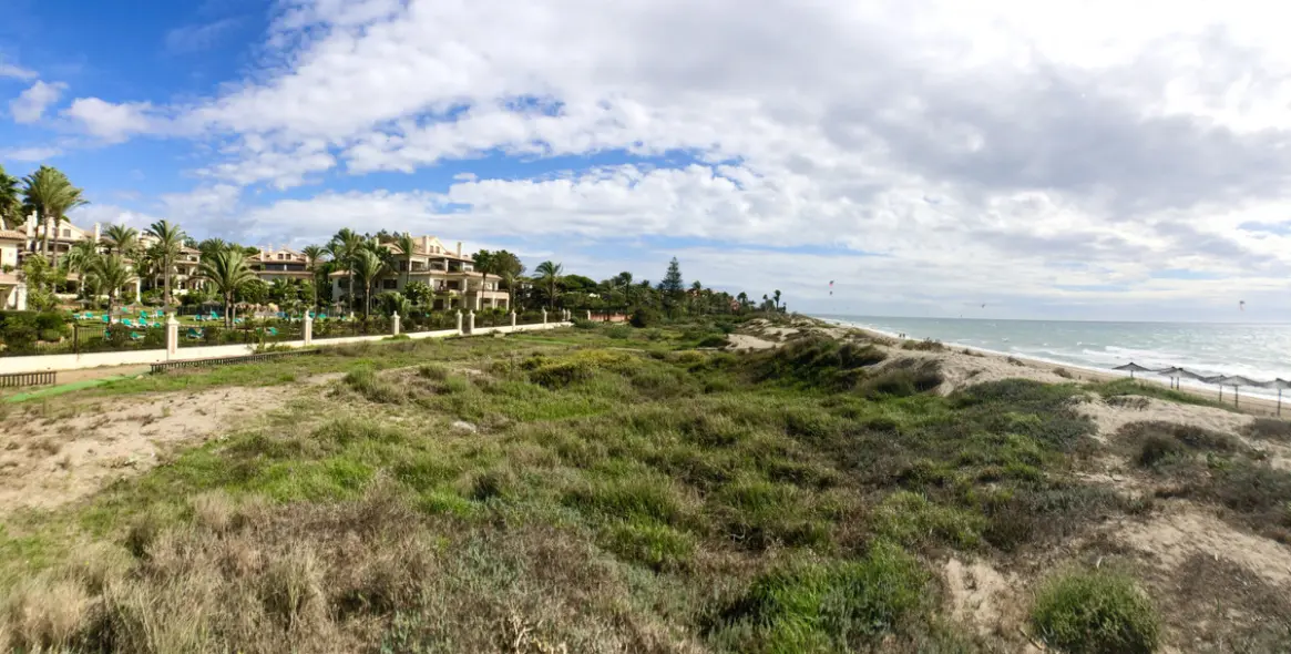 Долгосрочная аренда апартаментов на среднем этаже в Los Monteros 15