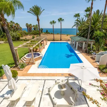 Venta de villa independiente en Estepona