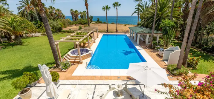 Venta de villa independiente en Estepona 0