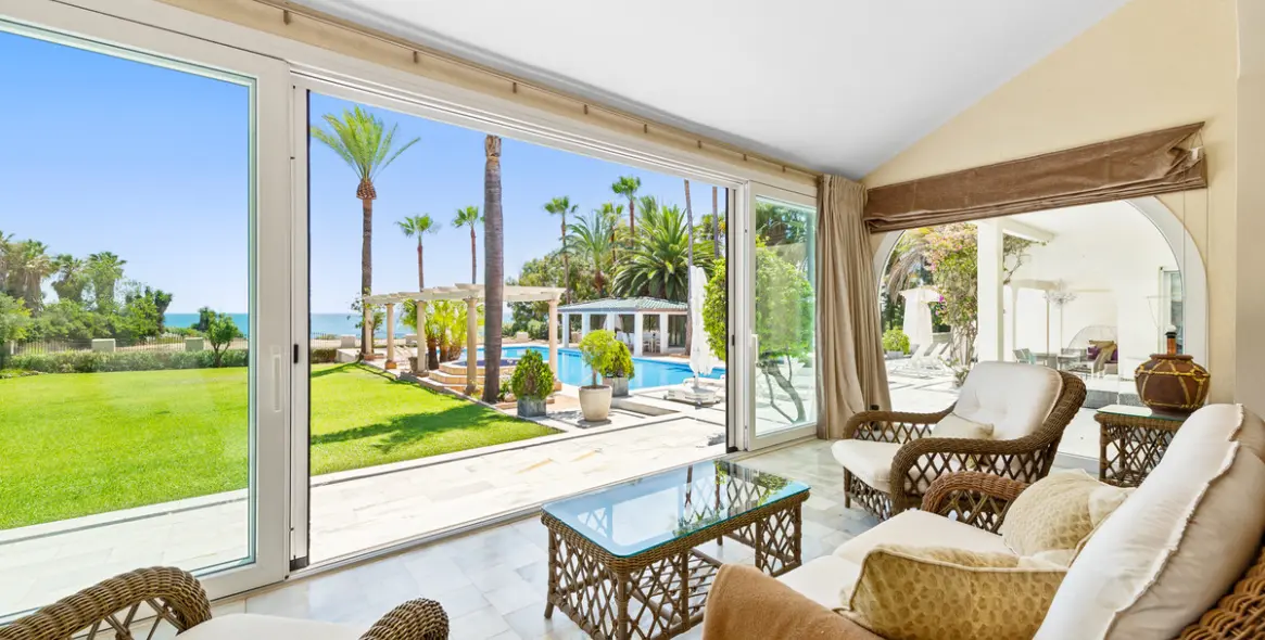 Venta de villa independiente en Estepona 3