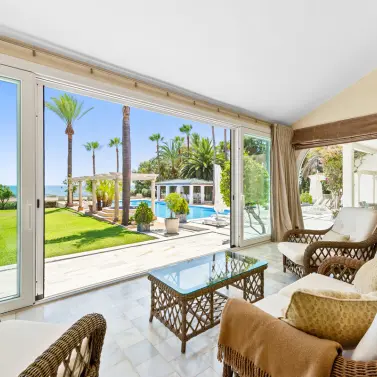 Venta de villa independiente en Estepona