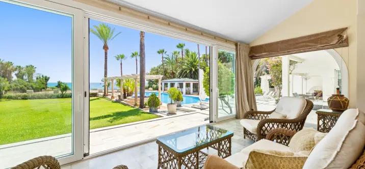 Venta de villa independiente en Estepona 2