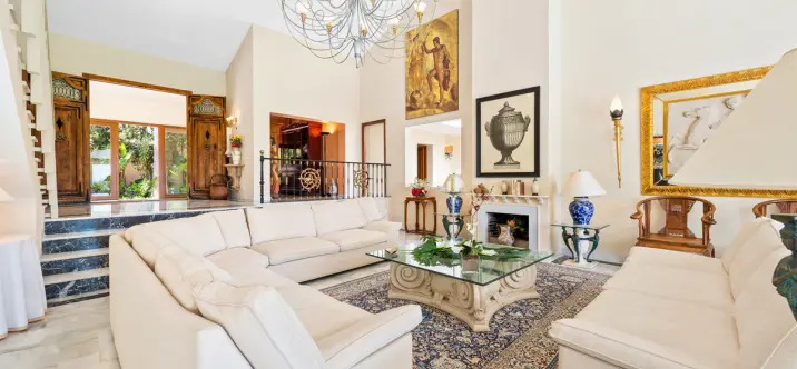 Venta de villa independiente en Estepona 3