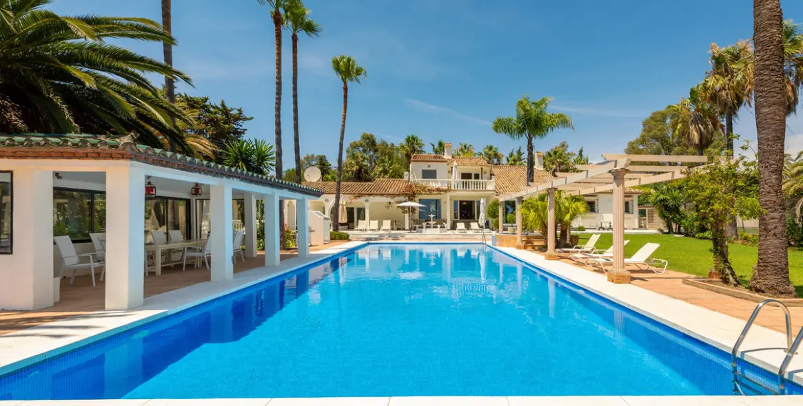 Venta de villa independiente en Estepona 5