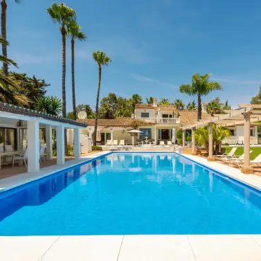 Venta de villa independiente en Estepona