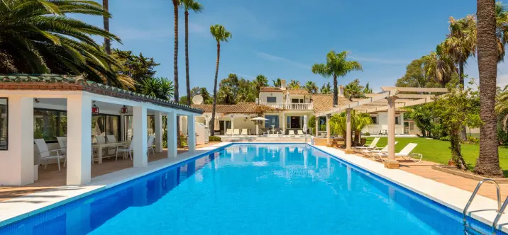 Venta de villa independiente en Estepona 4