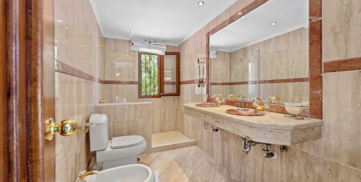 Venta de villa independiente en Estepona 9