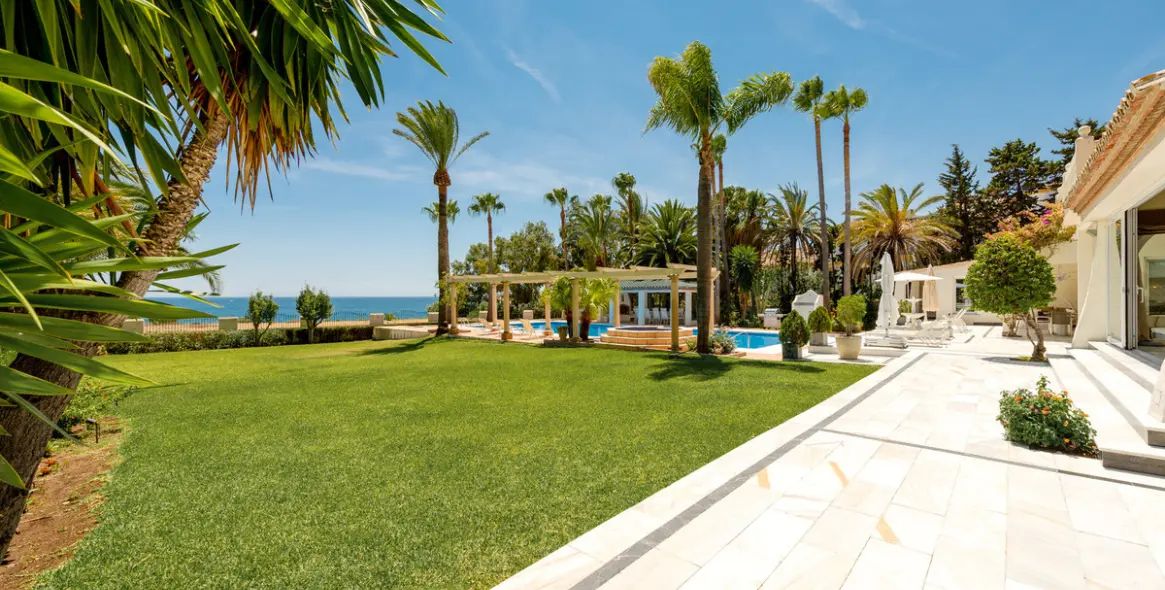Venta de villa independiente en Estepona 10