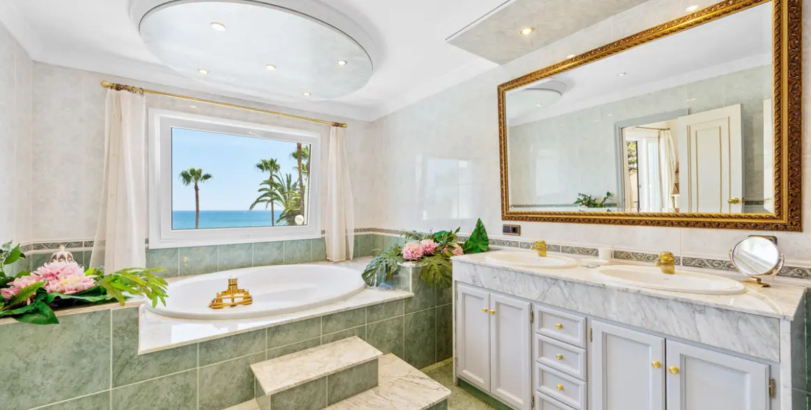 Venta de villa independiente en Estepona 15