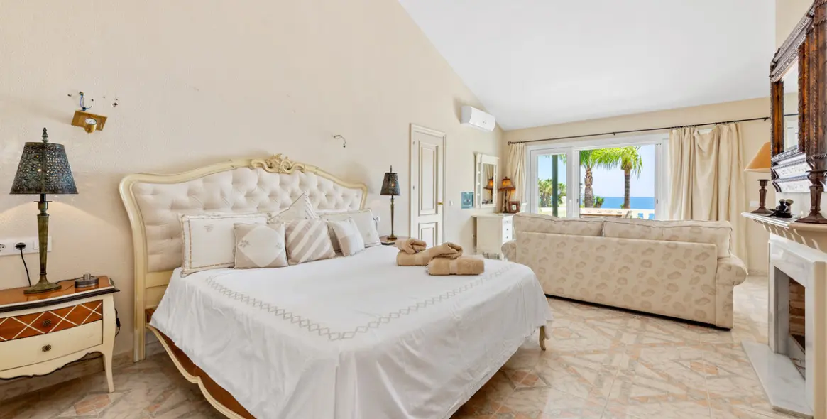 Venta de villa independiente en Estepona 16