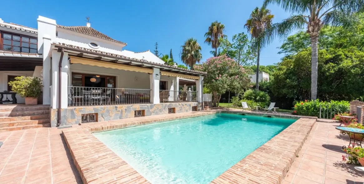 Venta de villa independiente en El Paraiso 4