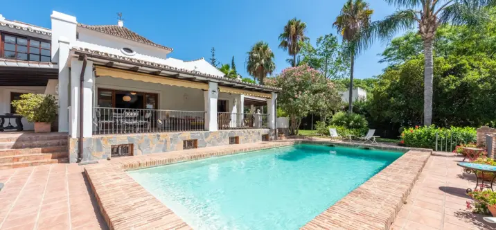 Venta de villa independiente en El Paraiso 3