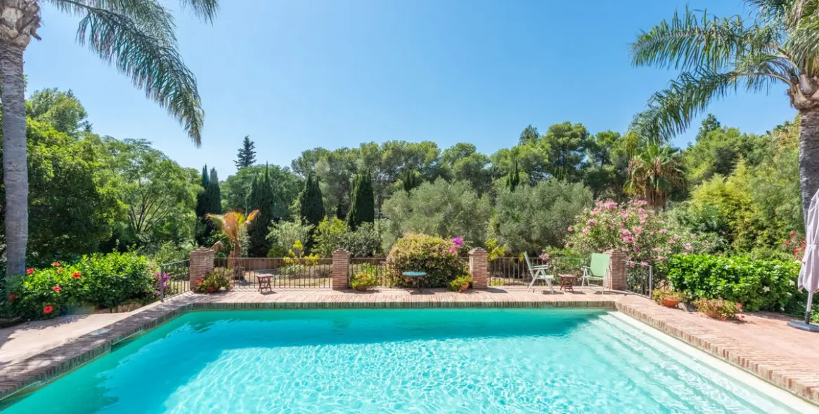 Venta de villa independiente en El Paraiso 7