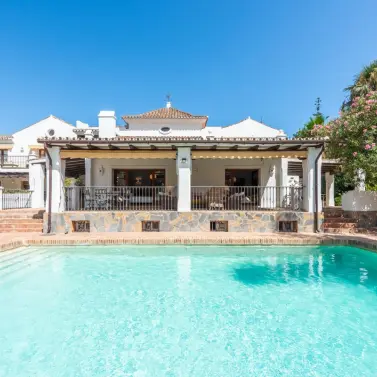 Venta de villa independiente en El Paraiso