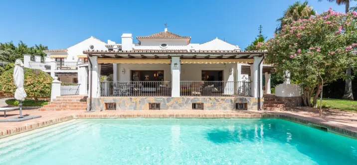 Venta de villa independiente en El Paraiso 4