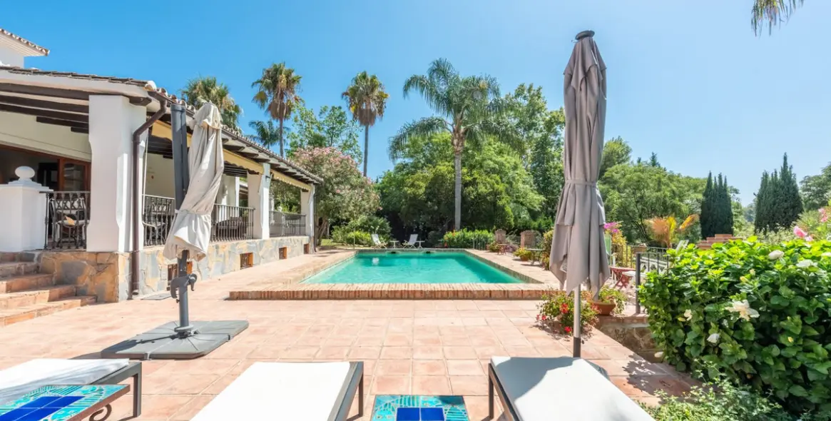 Venta de villa independiente en El Paraiso 10