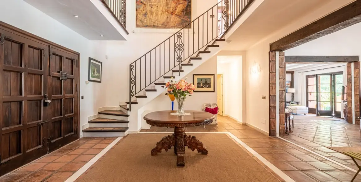 Venta de villa independiente en El Paraiso 11