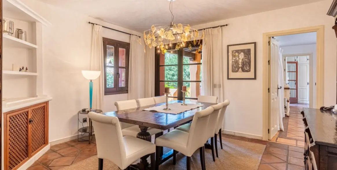 Venta de villa independiente en El Paraiso 12