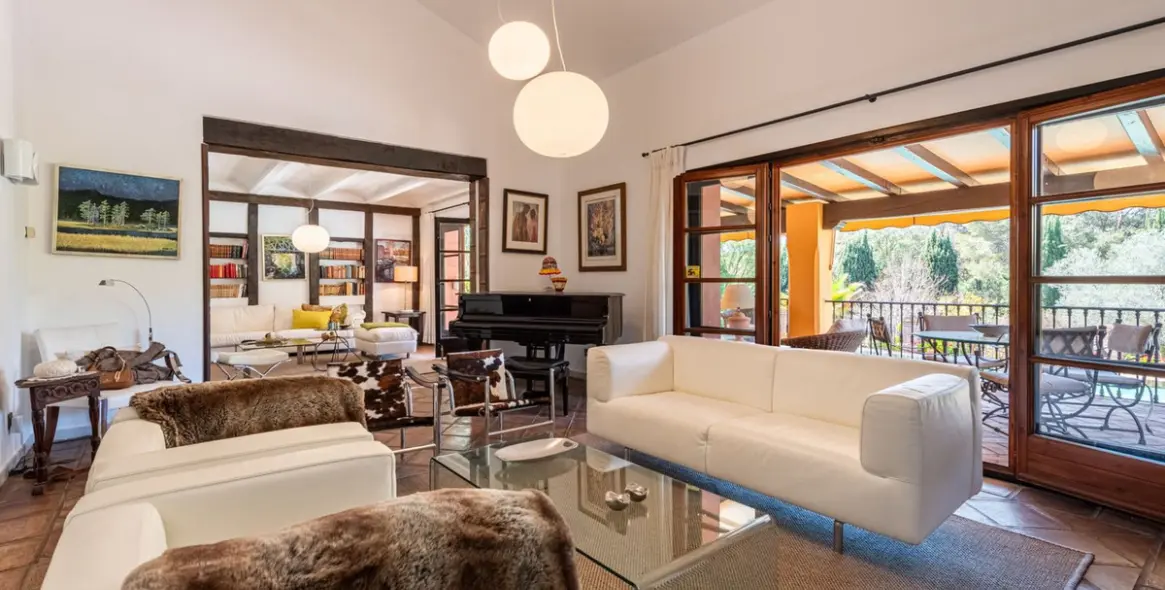 Venta de villa independiente en El Paraiso 13