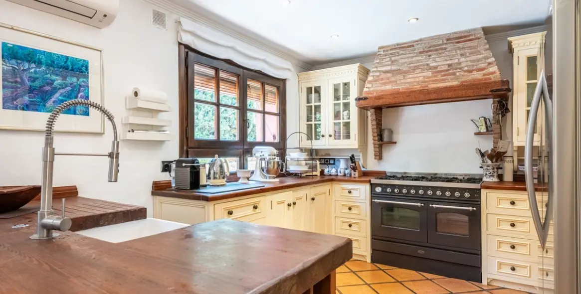 Venta de villa independiente en El Paraiso 14