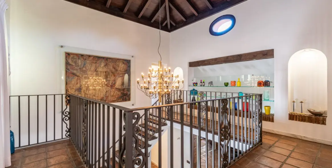 Venta de villa independiente en El Paraiso 17