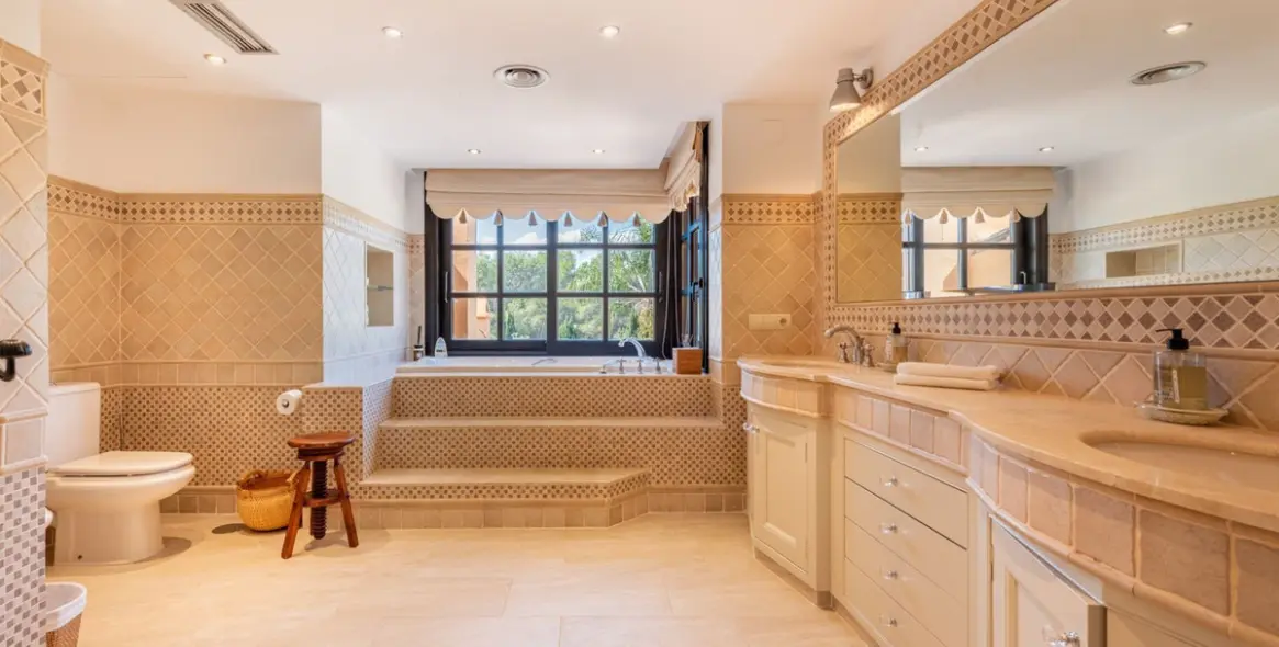 Продажа  отдельно стоящей виллы в El Paraiso 21