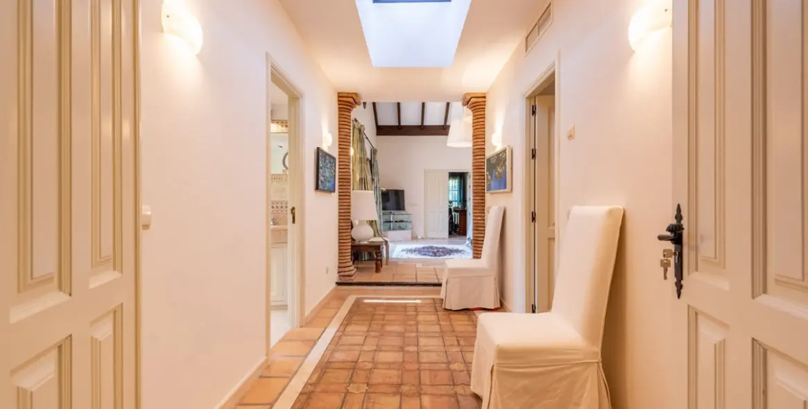 Продажа  отдельно стоящей виллы в El Paraiso 22