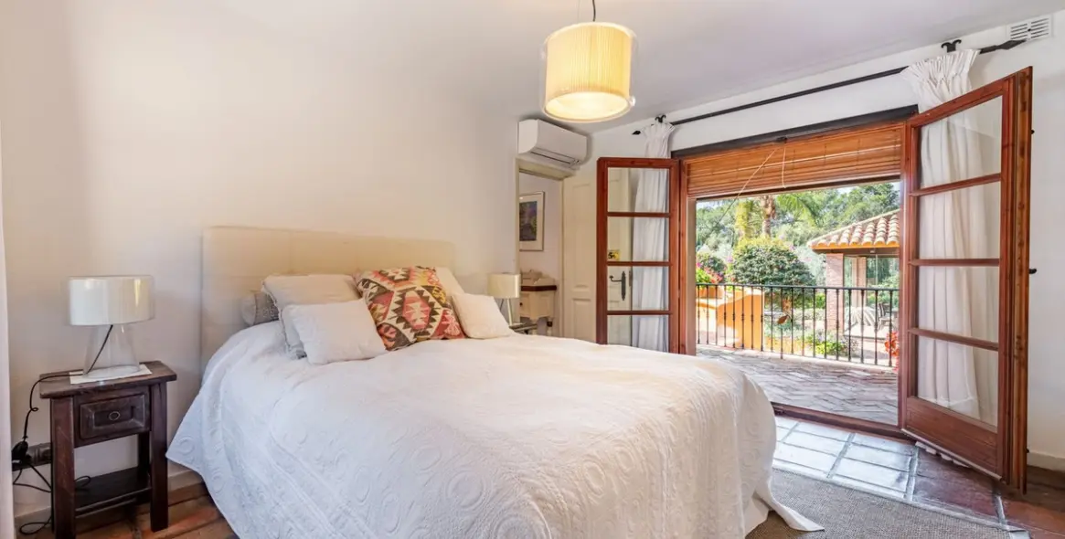 Продажа  отдельно стоящей виллы в El Paraiso 26