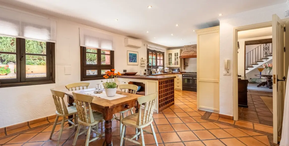 Продажа  отдельно стоящей виллы в El Paraiso 30