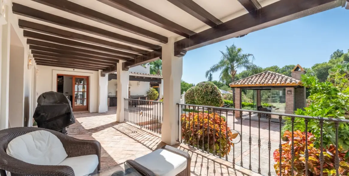 Продажа  отдельно стоящей виллы в El Paraiso 34