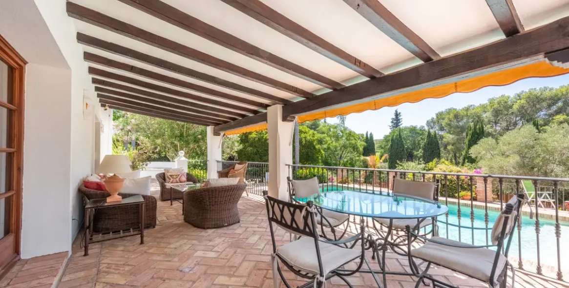 Продажа  отдельно стоящей виллы в El Paraiso 35